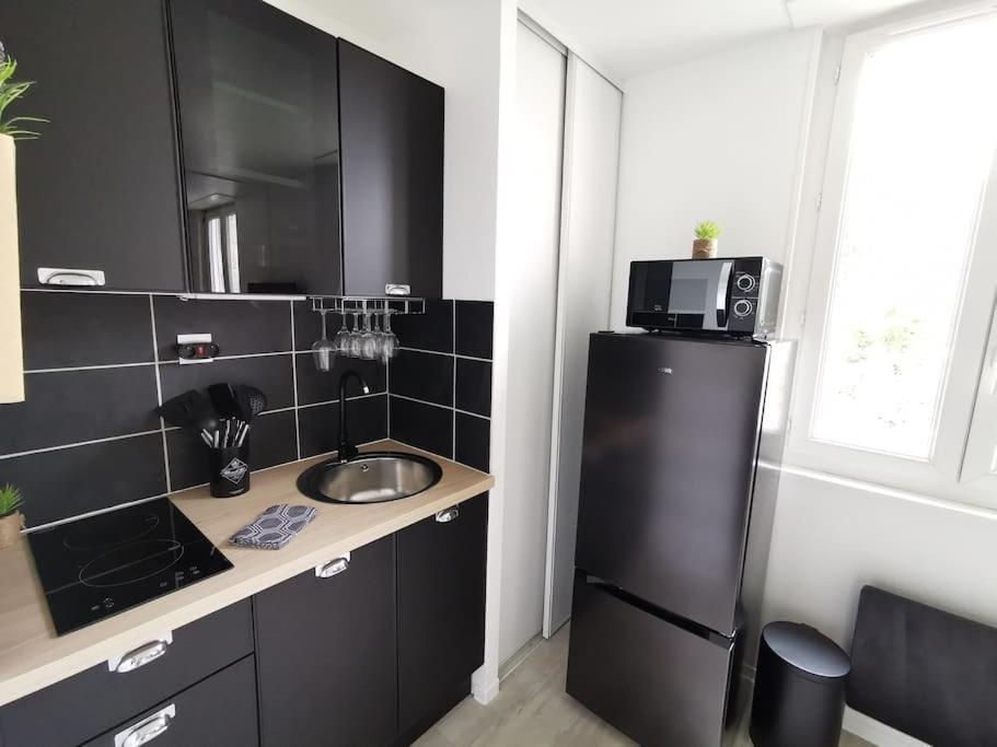 Apartment L'authentique *studio *parking Prive* *wifi*calme
